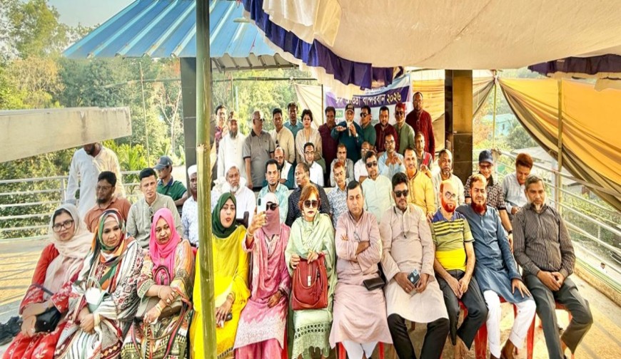 ঈদ আড্ডায় বান্দরবনে বন্ধুত্বে মিলনমেলা, মানবিক উদ্যোগ জোরদারের প্রত্যয়
